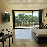 Studio Close To The Beach Quiet Modern Laundry Roof Top Pool