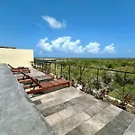 Studio Close To The Beach Quiet Modern Laundry Roof Top Pool