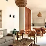 Charming 2Br Ground Floor With Private Pool