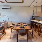Amira - Stylish Penthouse With Rooftop Pool & Sea Horizon