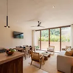 Stylish 2br Jungle Retreat With Plunge Pool & Rooftop Apartamento