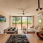 Stylish 2br Jungle Retreat With Plunge Pool & Rooftop Apartamento Tulum