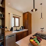 Stylish 2br Jungle Retreat With Plunge Pool & Rooftop Apartamento