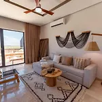 Amira - Stylish Penthouse With Rooftop Pool & Sea Horizon *