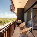 Amira - Stylish Penthouse With Rooftop Pool & Sea Horizon