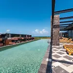 Amira - Stylish Penthouse With Rooftop Pool & Sea Horizon