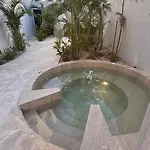 Getaway With Jacuzzi & Pools Apartamento