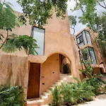 Stylish 2Br Jungle Retreat With Plunge Pool & Rooftop