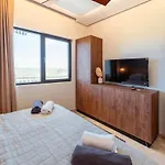 Apartamento Amira - Stylish Penthouse With Rooftop Pool & Sea Horizon