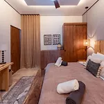 Amira - Stylish Penthouse With Rooftop Pool & Sea Horizon *