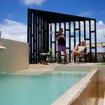 Noah Hotel 3*