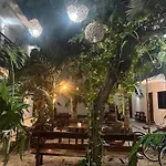 Céntrico Hotel *