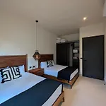 Luxury 4 Bedroom With Private Pool *