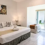 Scarlette Hotel