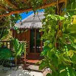 Stunning 6 Private Villas & Ph /Wifi/Ac/Pool/Gym.