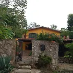 Casa Mango Bed and breakfast