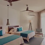 Hotel Casa Altamar 2*