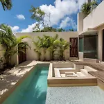 Contemporary 2Br Villa With Rooftop Lounge & Pool