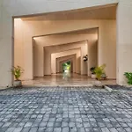 Artra, Modern Comfort With Pool Views