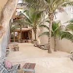 La Del Sol Boutique 3*