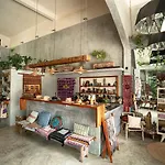 La Del Sol Boutique