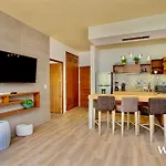 Exclusive 3-bedroom House With A Large Roof Terrace And Private Pool Villa *