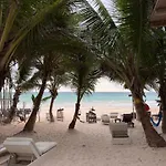 Chavez Eco Beach Camping&Cabañas