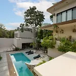 Villa 6br Luxury Perla With 2 Pools & Game