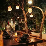 Villa Casa Tira - Your Luxury Jungle Mansion In