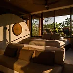 Casa Tira - Your Luxury Jungle Mansion In *