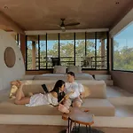 Villa Casa Tira - Your Luxury Jungle Mansion In