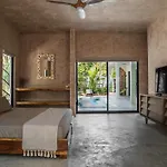 Casa Tira - Your Luxury Jungle Mansion In