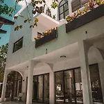 Villa Casa Tira - Your Luxury Jungle Mansion In