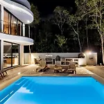 Luxury 4br Eco 10ppl Outdoor Pizza Oven - Private Pool & Jacuzzi Villa