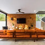 Luxury 4br Eco 10ppl Outdoor Pizza Oven - Private Pool & Jacuzzi
