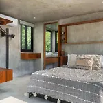 Luxury 4br Eco 10ppl Outdoor Pizza Oven - Private Pool & Jacuzzi