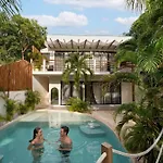 Modern Luxury Villa With Large Pool - Bbq Grill