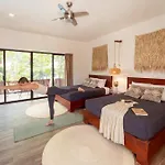 La Veleta Hotel - Two Pool View Suites