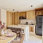 New Luxury Design Private Roof Top Pool Walkable