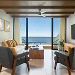 Beachfront 2Br Condo, Private Pool & Tankah Bay