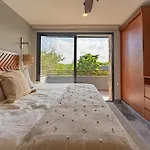 Paramar Black, Style In Zama Tulum