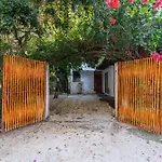 Private Jungle Villa With Full Kitchen & Pool Access