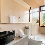 5-bedroom Private House With Pool In *