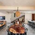 Villa 5-bedroom Private House With Pool In