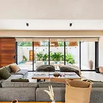 Villa 5-bedroom Private House With Pool In *