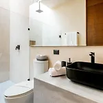 5-bedroom Private House With Pool In *