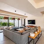5-bedroom Private House With Pool In Villa