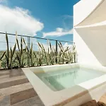 Elegant Duplex With Rooftop Jacuzzi In * Tulum
