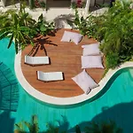 2 Bdm Each With A Private Pool, At Elements Apartamento *