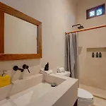 Luxury 2Br Retreat With Private Rooftop - Holistika